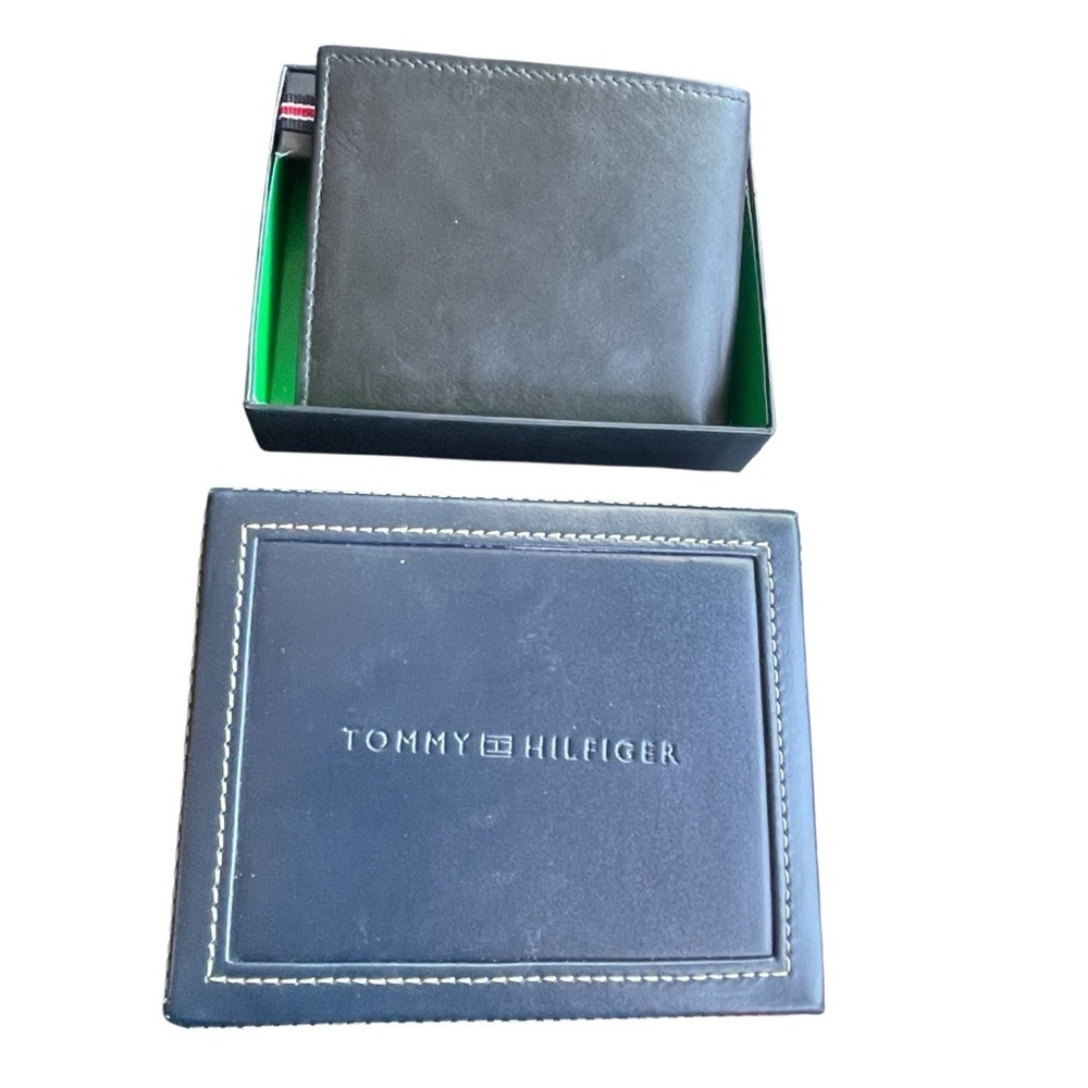 Tommy Hilfiger Men's Black Leather Wallet Bifold 6 Credit Card Pockets Gift Box - Picture 4 of 5